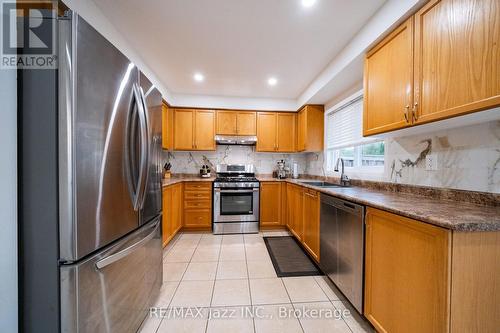 412 Reeves Way Boulevard, Whitchurch-Stouffville (Stouffville), ON - Indoor Photo Showing Kitchen