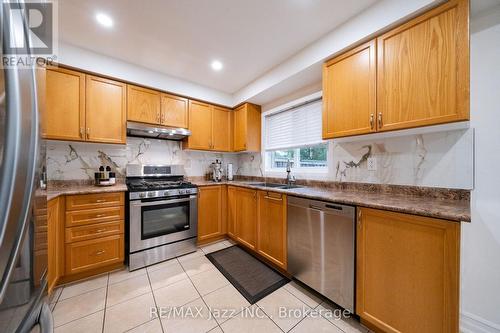 412 Reeves Way Boulevard, Whitchurch-Stouffville (Stouffville), ON - Indoor Photo Showing Kitchen With Double Sink
