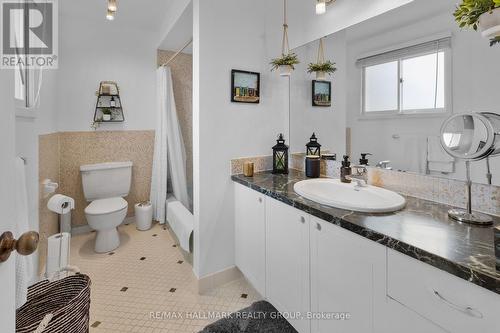 932 Dresden Crescent, Ottawa, ON - Indoor Photo Showing Bathroom