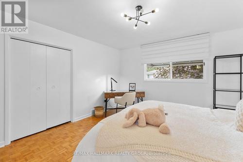 932 Dresden Crescent, Ottawa, ON - Indoor Photo Showing Bedroom