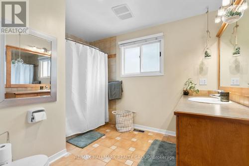 932 Dresden Crescent, Ottawa, ON - Indoor Photo Showing Bathroom