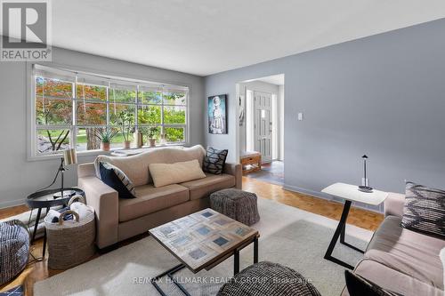 932 Dresden Crescent, Ottawa, ON - Indoor Photo Showing Living Room