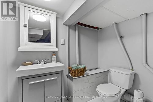 291 Alberta Street, Welland (Lincoln/Crowland), ON - Indoor Photo Showing Bathroom