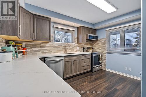 291 Alberta Street, Welland (Lincoln/Crowland), ON - Indoor Photo Showing Kitchen With Upgraded Kitchen