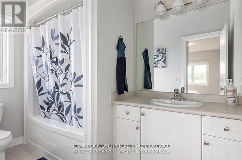 34 Bounty Avenue, Thorold (Rolling Meadows), ON - Indoor Photo Showing Bathroom