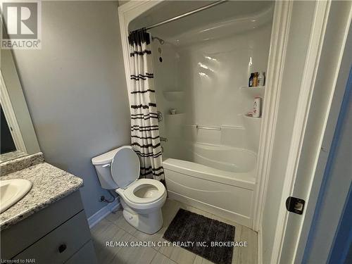 34 Bounty Avenue, Thorold (Rolling Meadows), ON - Indoor Photo Showing Bathroom