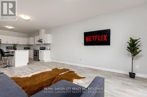 34 Bounty Avenue, Thorold (Rolling Meadows), ON - Indoor