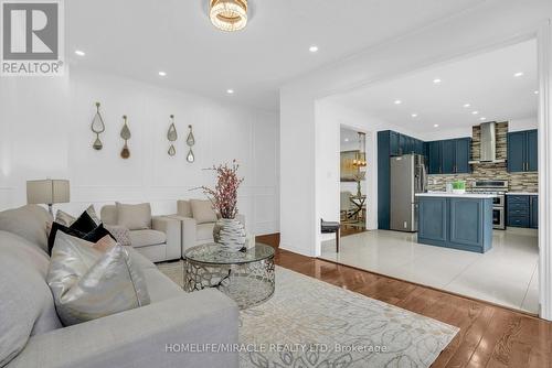 9 Gamson Crescent, Brampton, ON - Indoor Photo Showing Living Room