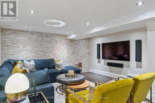 175 Mohawk Road, Oakville, ON - Indoor Photo Showing Living Room