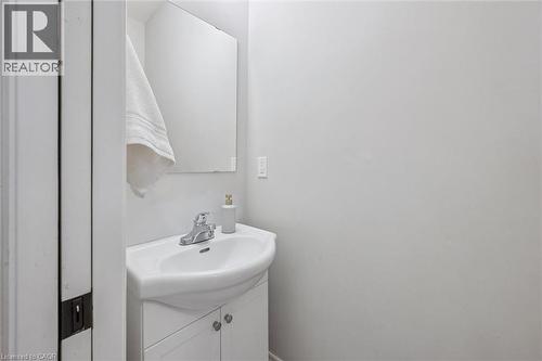 254 Gosling Gardens Unit# 12, Guelph, ON - Indoor Photo Showing Bathroom