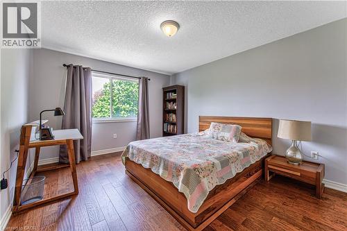 270 Springvalley Crescent, Hamilton, ON - Indoor Photo Showing Bedroom