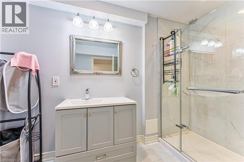 270 Springvalley Crescent, Hamilton, ON - Indoor Photo Showing Bathroom