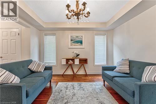 270 Springvalley Crescent, Hamilton, ON - Indoor Photo Showing Living Room