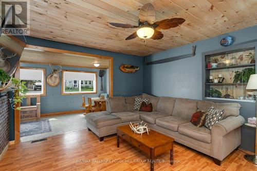 598321 2Nd Line W, Mulmur, ON - Indoor Photo Showing Living Room