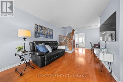 195 Golflinks Drive, Ottawa, ON - Indoor Photo Showing Living Room