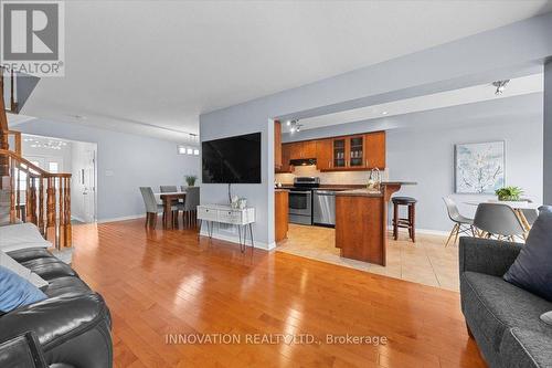 195 Golflinks Drive, Ottawa, ON - Indoor Photo Showing Living Room