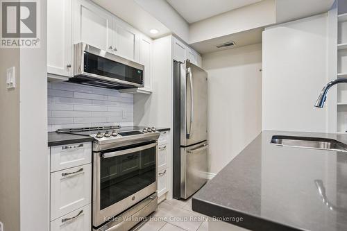 711 Johnston Park Avenue, Collingwood, ON - Indoor Photo Showing Kitchen With Upgraded Kitchen