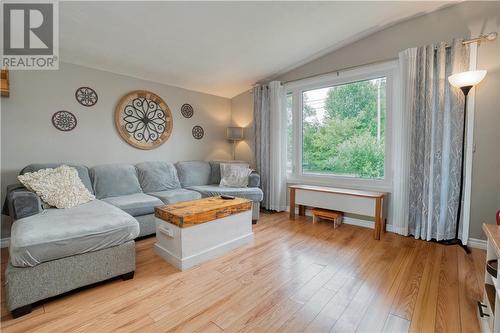 886 Beatrice, Greater Sudbury, ON - Indoor Photo Showing Living Room