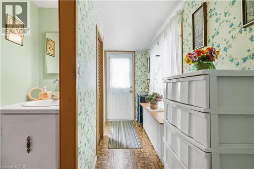 35 Chetwood Street, St. Catharines, ON - Indoor