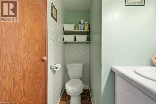 35 Chetwood Street, St. Catharines, ON - Indoor Photo Showing Bathroom