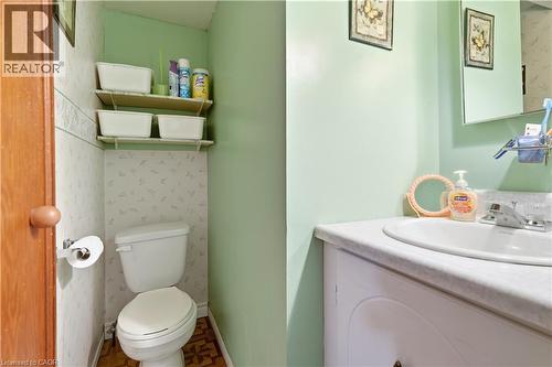 35 Chetwood Street, St. Catharines, ON - Indoor Photo Showing Bathroom