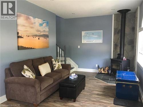 38 Walter Street, Turkey Point, ON - Indoor Photo Showing Living Room