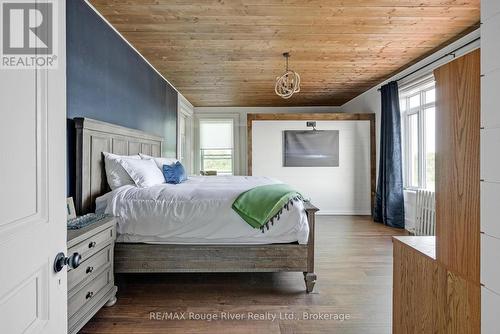 733 County Rd 2 Rd Road E, Otonabee-South Monaghan, ON - Indoor Photo Showing Bedroom