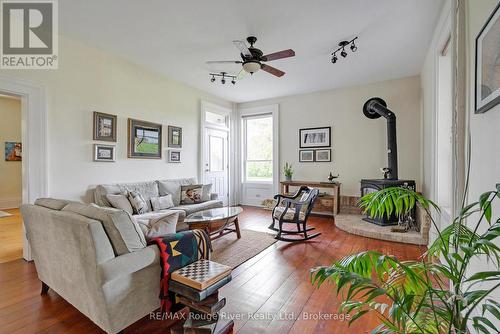 733 County Rd 2 Rd Road E, Otonabee-South Monaghan, ON - Indoor Photo Showing Living Room
