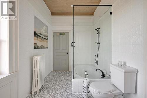 733 County Rd 2 Rd Road E, Otonabee-South Monaghan, ON - Indoor Photo Showing Bathroom