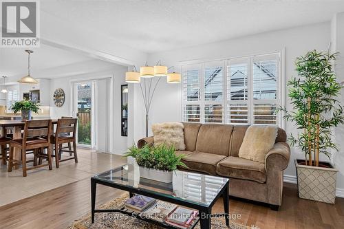 534 Grange Way, Peterborough (Northcrest Ward 5), ON - Indoor Photo Showing Living Room