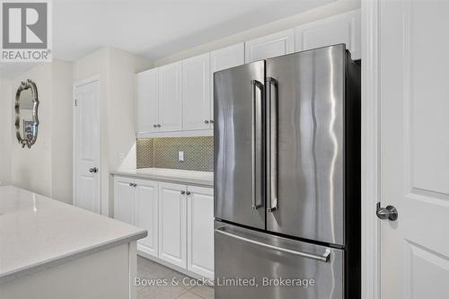534 Grange Way, Peterborough (Northcrest Ward 5), ON - Indoor Photo Showing Kitchen