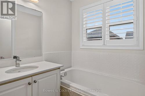 534 Grange Way, Peterborough (Northcrest Ward 5), ON - Indoor Photo Showing Bathroom