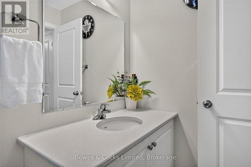 534 Grange Way, Peterborough (Northcrest Ward 5), ON - Indoor Photo Showing Bathroom