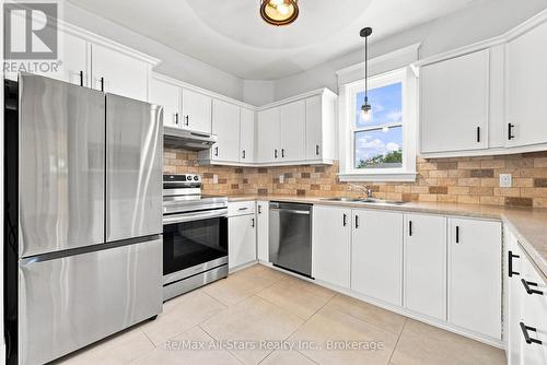 20 Mary Street E, Kawartha Lakes (Lindsay), ON - Indoor Photo Showing Kitchen With Double Sink