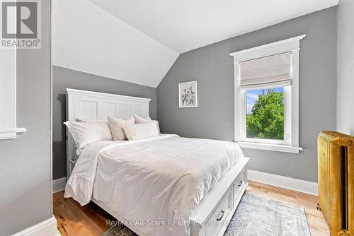 20 Mary Street E, Kawartha Lakes (Lindsay), ON - Indoor Photo Showing Bedroom