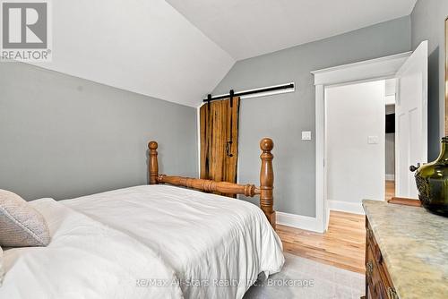 20 Mary Street E, Kawartha Lakes (Lindsay), ON - Indoor Photo Showing Bedroom