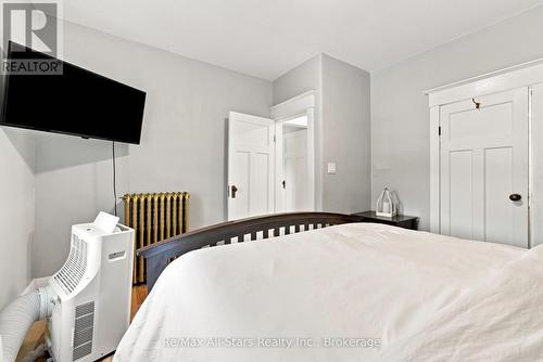 20 Mary Street E, Kawartha Lakes (Lindsay), ON - Indoor Photo Showing Bedroom