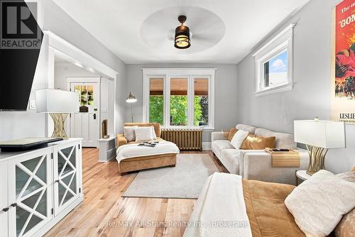20 Mary Street E, Kawartha Lakes (Lindsay), ON - Indoor Photo Showing Living Room