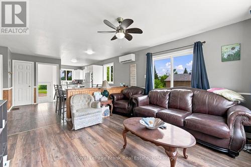 170 Burnt River Road, Kawartha Lakes, ON - Indoor Photo Showing Living Room