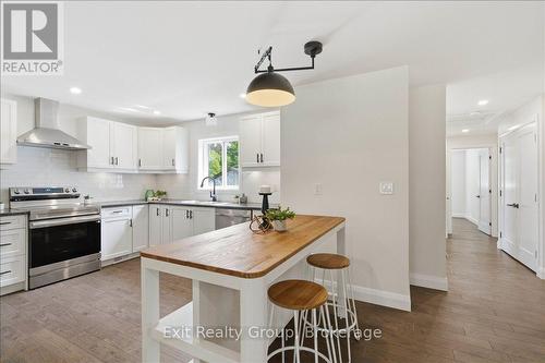 8 Albert Street, Prince Edward County (Picton Ward), ON - Indoor Photo Showing Kitchen With Upgraded Kitchen
