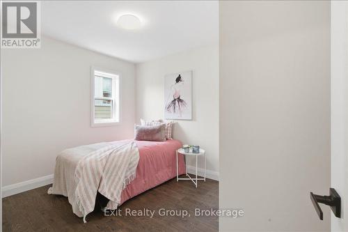 8 Albert Street, Prince Edward County (Picton Ward), ON - Indoor Photo Showing Bedroom