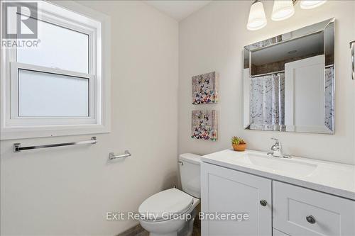 8 Albert Street, Prince Edward County (Picton Ward), ON - Indoor Photo Showing Bathroom