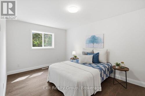 8 Albert Street, Prince Edward County (Picton Ward), ON - Indoor Photo Showing Bedroom