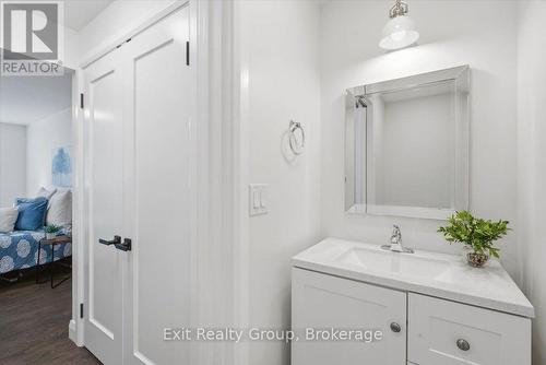 8 Albert Street, Prince Edward County (Picton Ward), ON - Indoor Photo Showing Bathroom