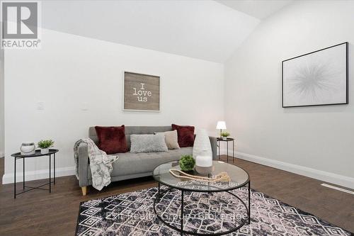 8 Albert Street, Prince Edward County (Picton Ward), ON - Indoor Photo Showing Living Room