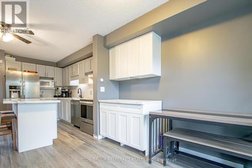 40 Katie Lane, Strathroy-Caradoc (Ne), ON - Indoor Photo Showing Kitchen
