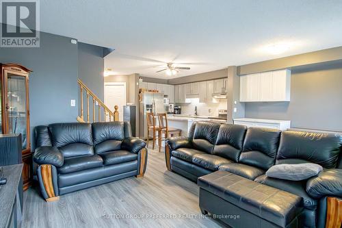 40 Katie Lane, Strathroy-Caradoc (Ne), ON - Indoor Photo Showing Living Room