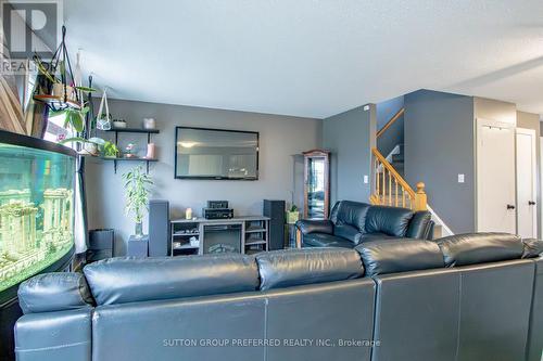 40 Katie Lane, Strathroy-Caradoc (Ne), ON - Indoor Photo Showing Living Room