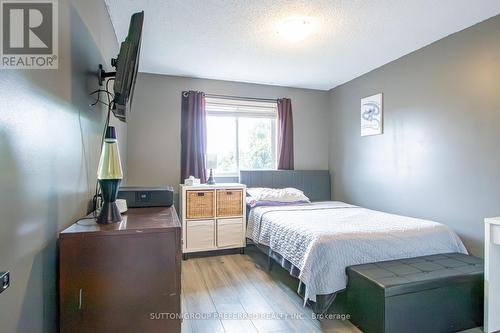 40 Katie Lane, Strathroy-Caradoc (Ne), ON - Indoor Photo Showing Bedroom