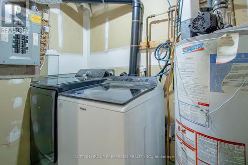 40 Katie Lane, Strathroy-Caradoc (Ne), ON - Indoor Photo Showing Laundry Room